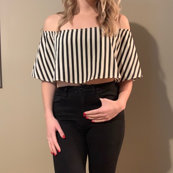 Crop top - Picture 2 of 3